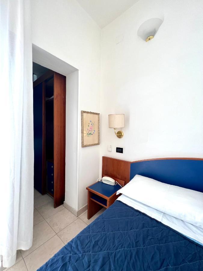 Hotel B&B Montecarlo Милано Мартима Екстериор снимка