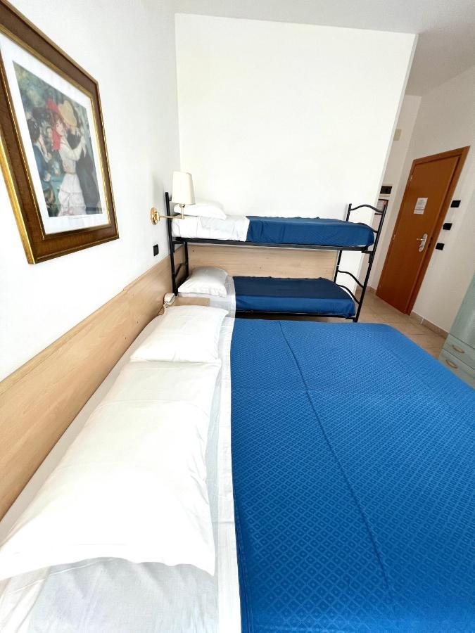 Hotel B&B Montecarlo Милано Мартима Екстериор снимка