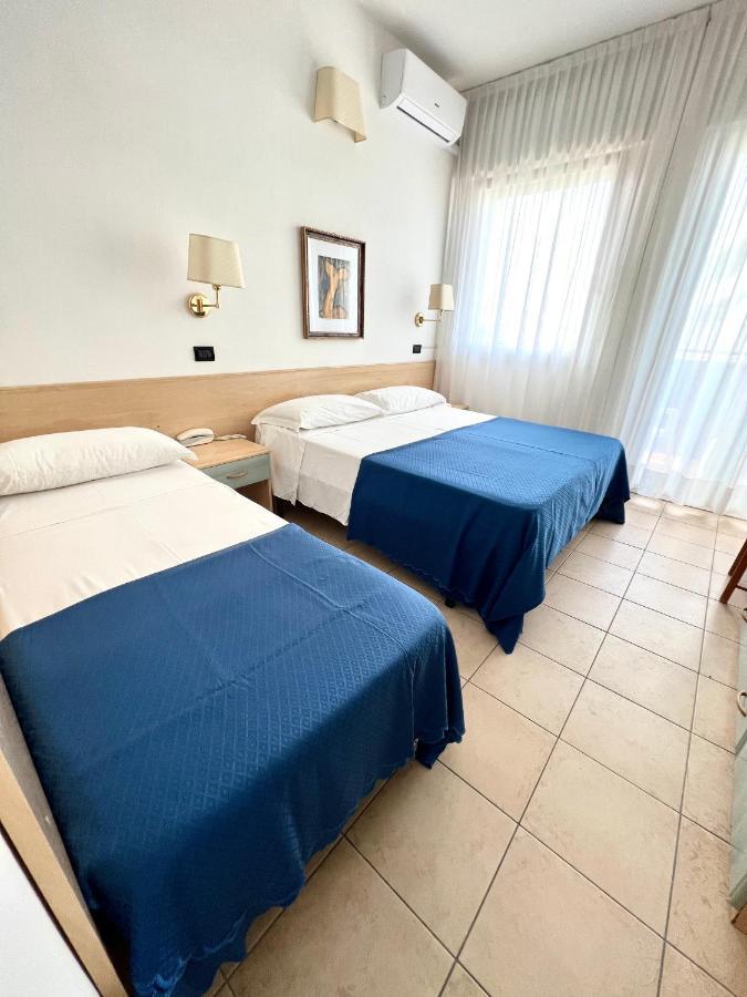 Hotel B&B Montecarlo Милано Мартима Екстериор снимка