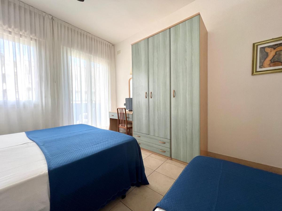 Hotel B&B Montecarlo Милано Мартима Екстериор снимка
