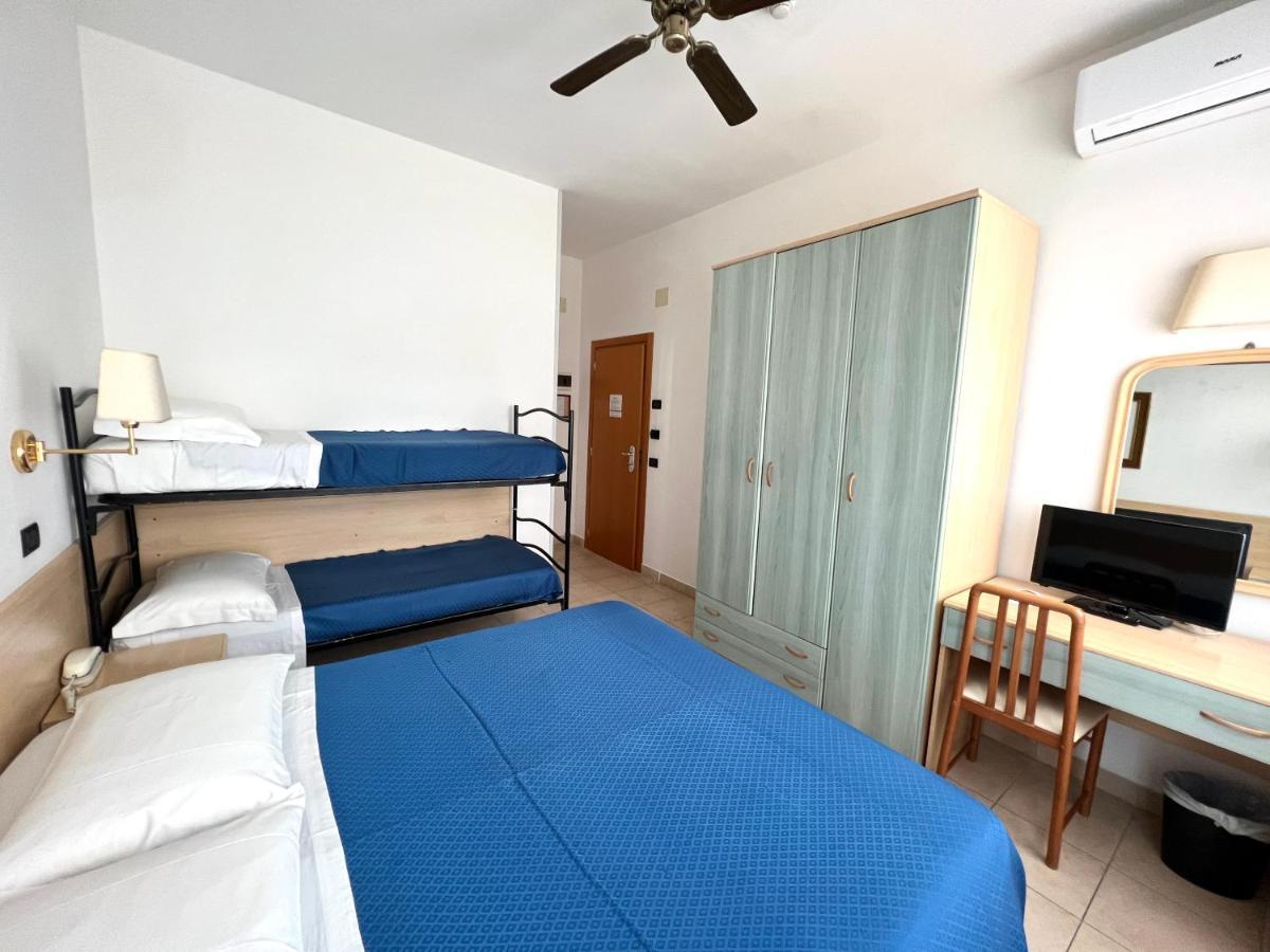 Hotel B&B Montecarlo Милано Мартима Екстериор снимка
