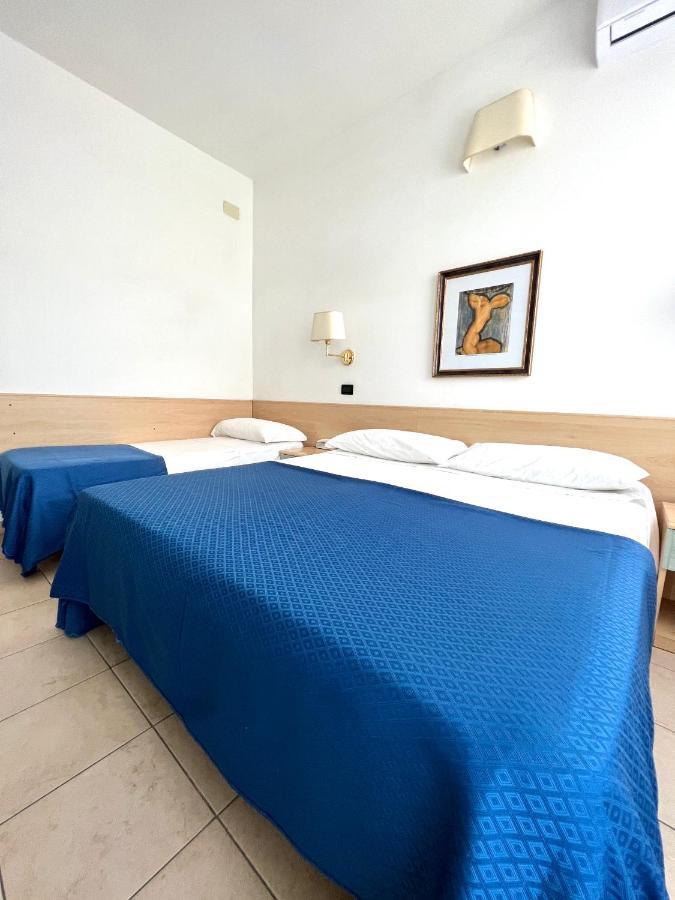 Hotel B&B Montecarlo Милано Мартима Екстериор снимка