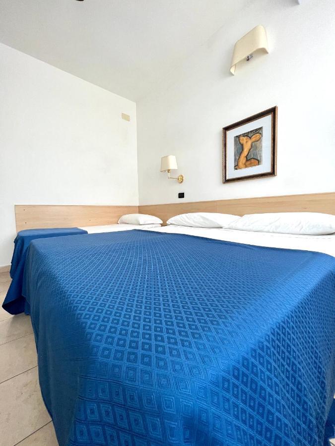 Hotel B&B Montecarlo Милано Мартима Екстериор снимка