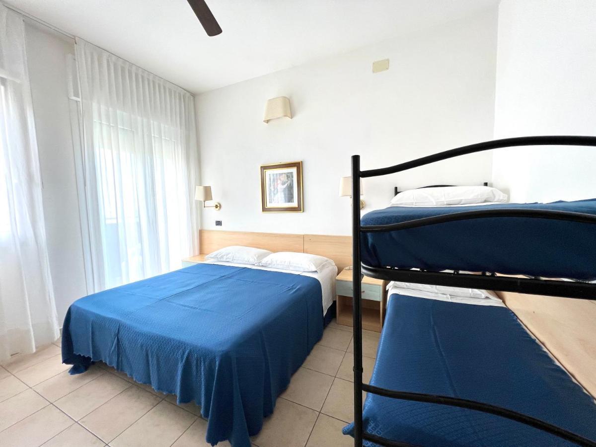 Hotel B&B Montecarlo Милано Мартима Екстериор снимка