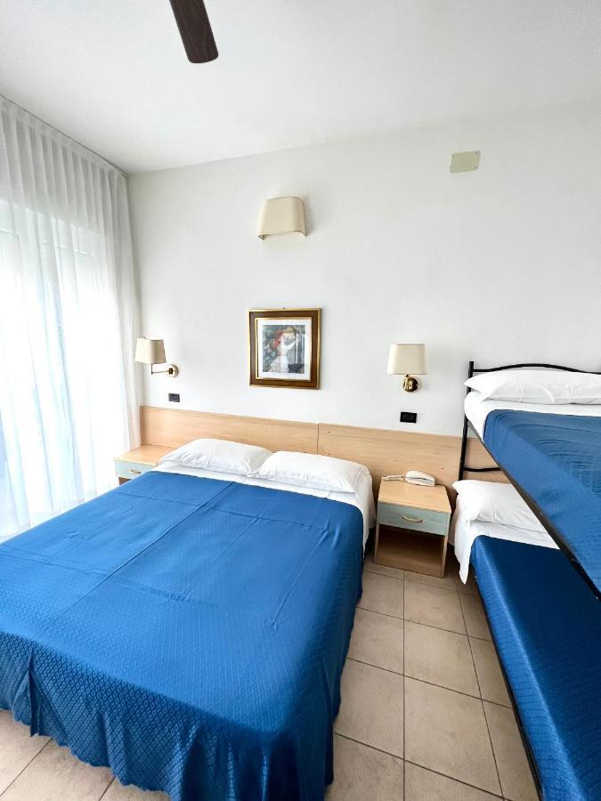 Hotel B&B Montecarlo Милано Мартима Екстериор снимка