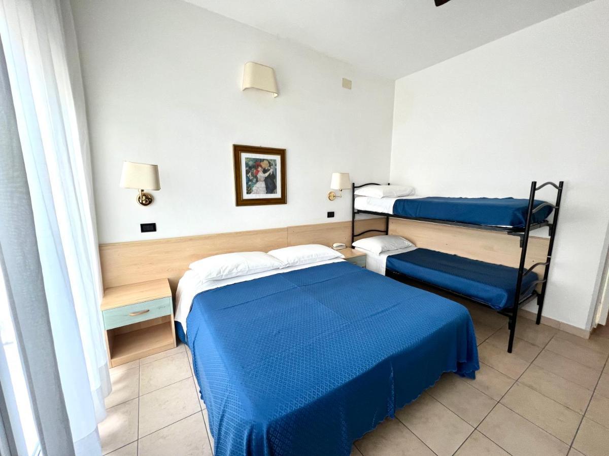 Hotel B&B Montecarlo Милано Мартима Екстериор снимка