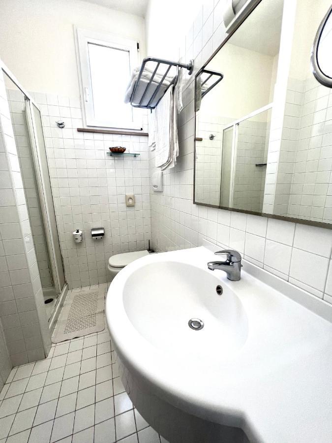 Hotel B&B Montecarlo Милано Мартима Екстериор снимка