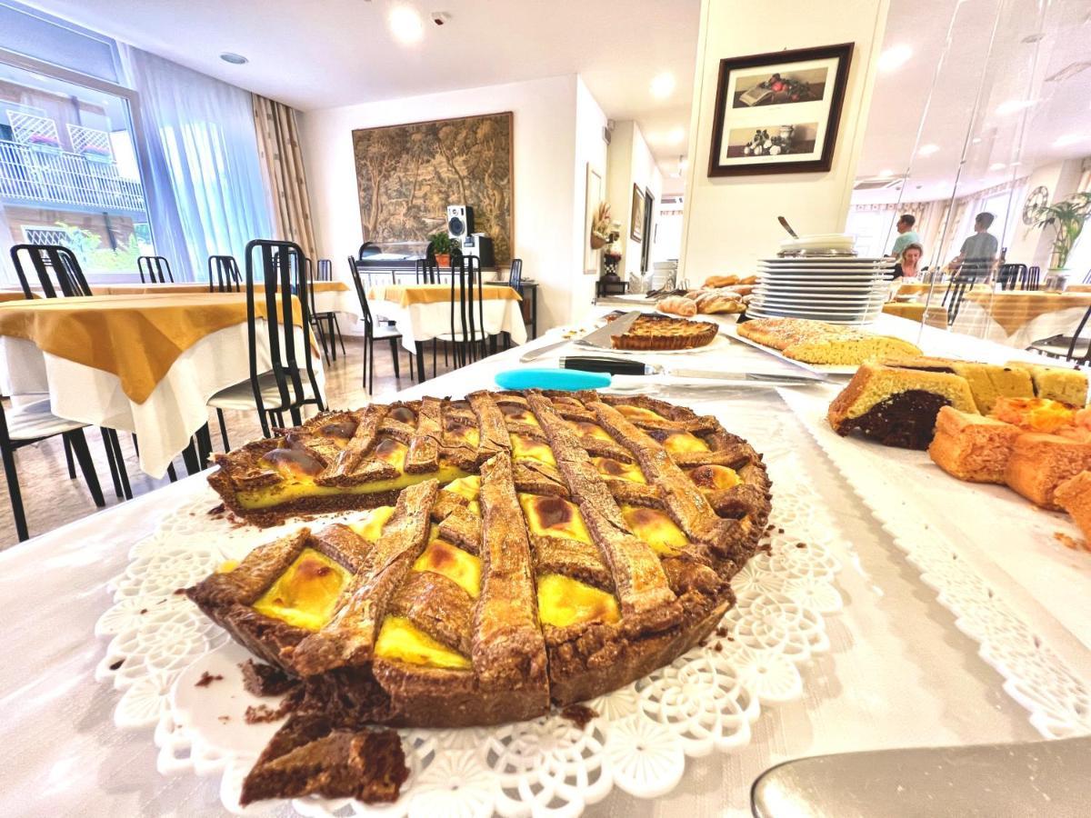 Hotel B&B Montecarlo Милано Мартима Екстериор снимка