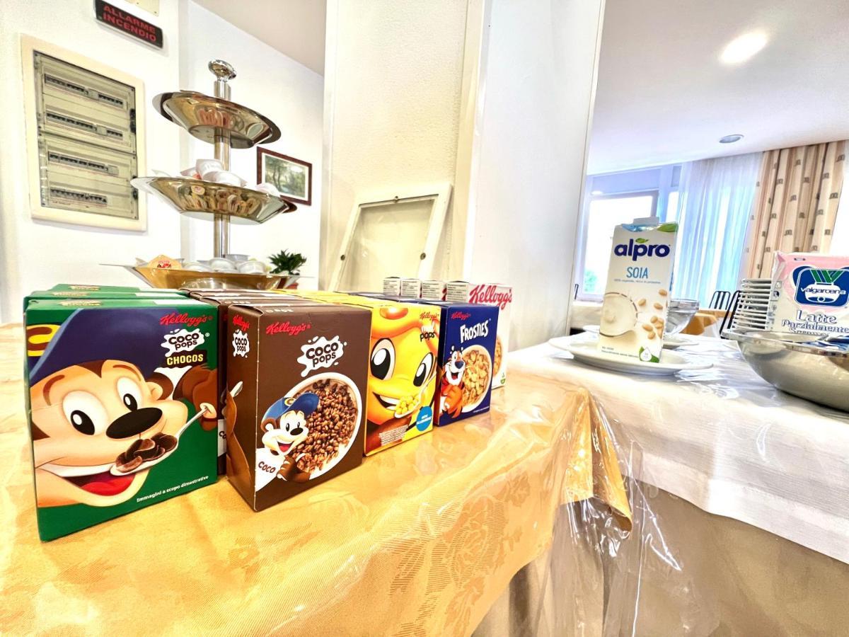Hotel B&B Montecarlo Милано Мартима Екстериор снимка