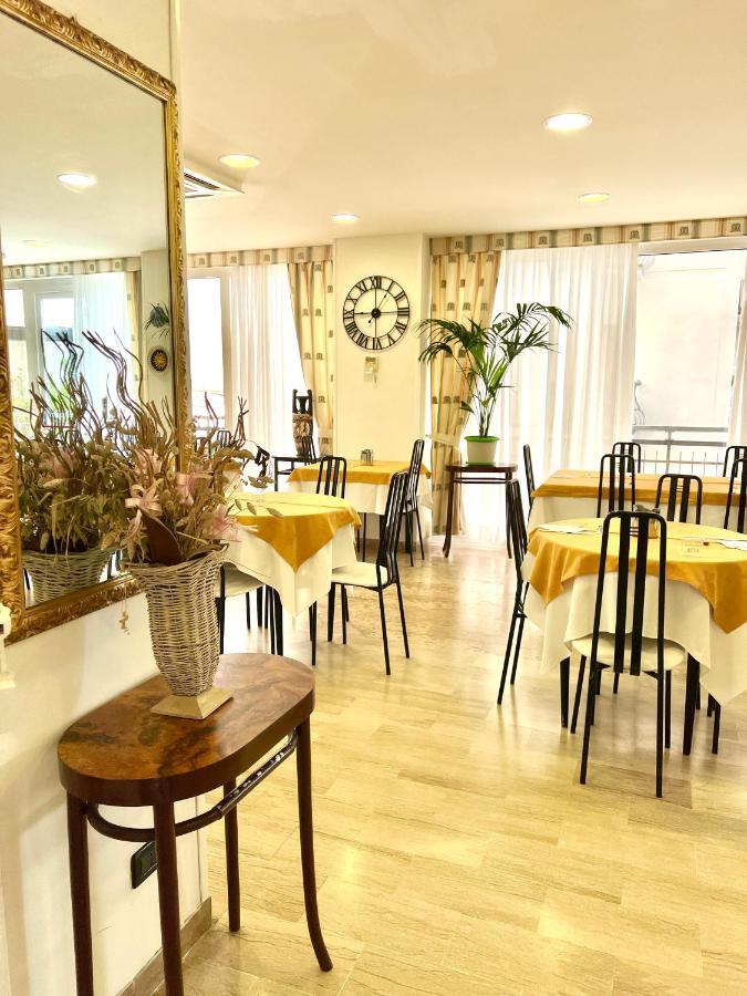 Hotel B&B Montecarlo Милано Мартима Екстериор снимка