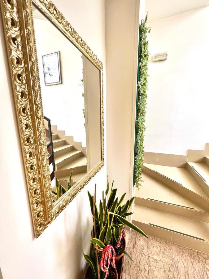 Hotel B&B Montecarlo Милано Мартима Екстериор снимка
