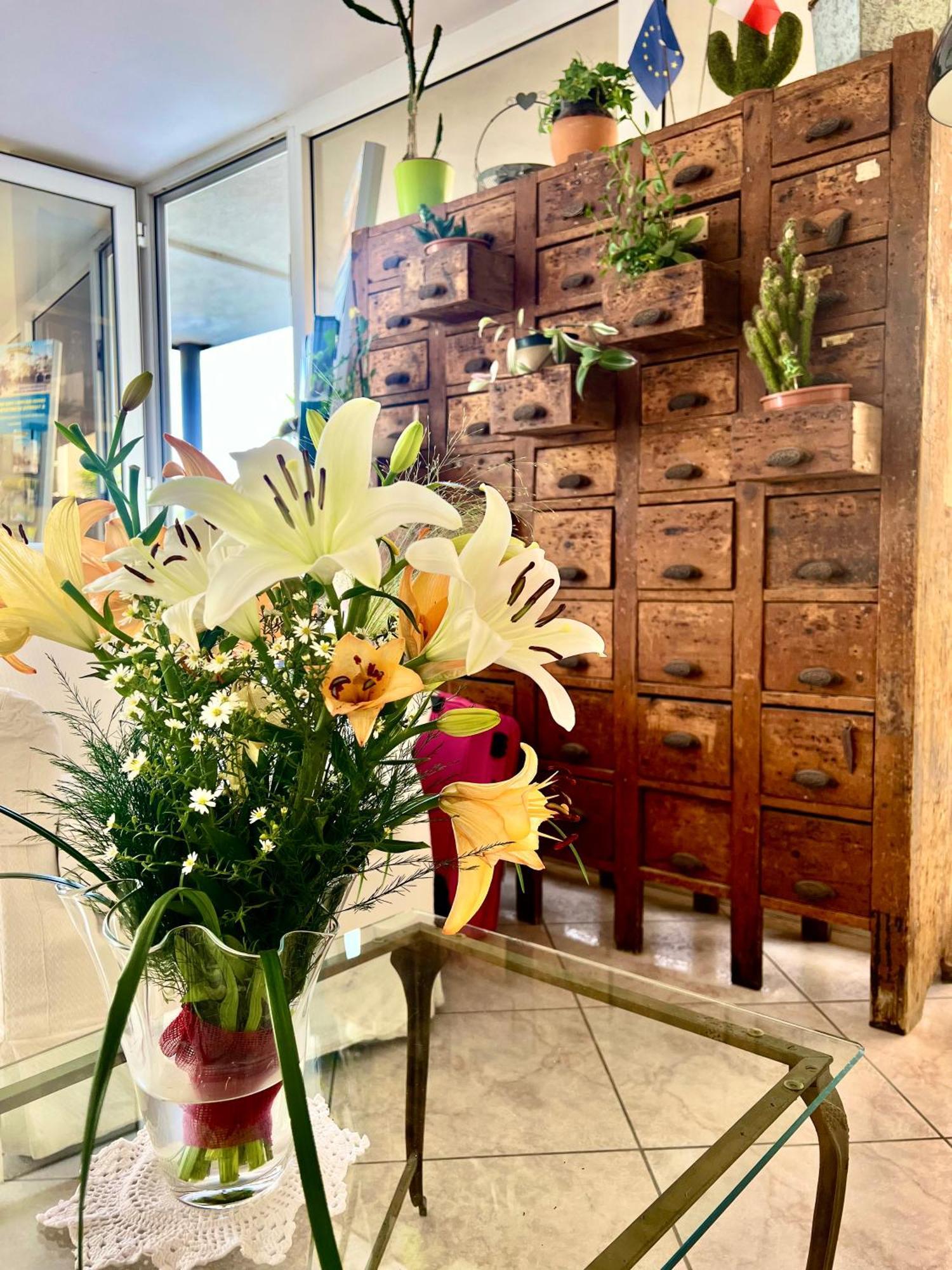 Hotel B&B Montecarlo Милано Мартима Екстериор снимка