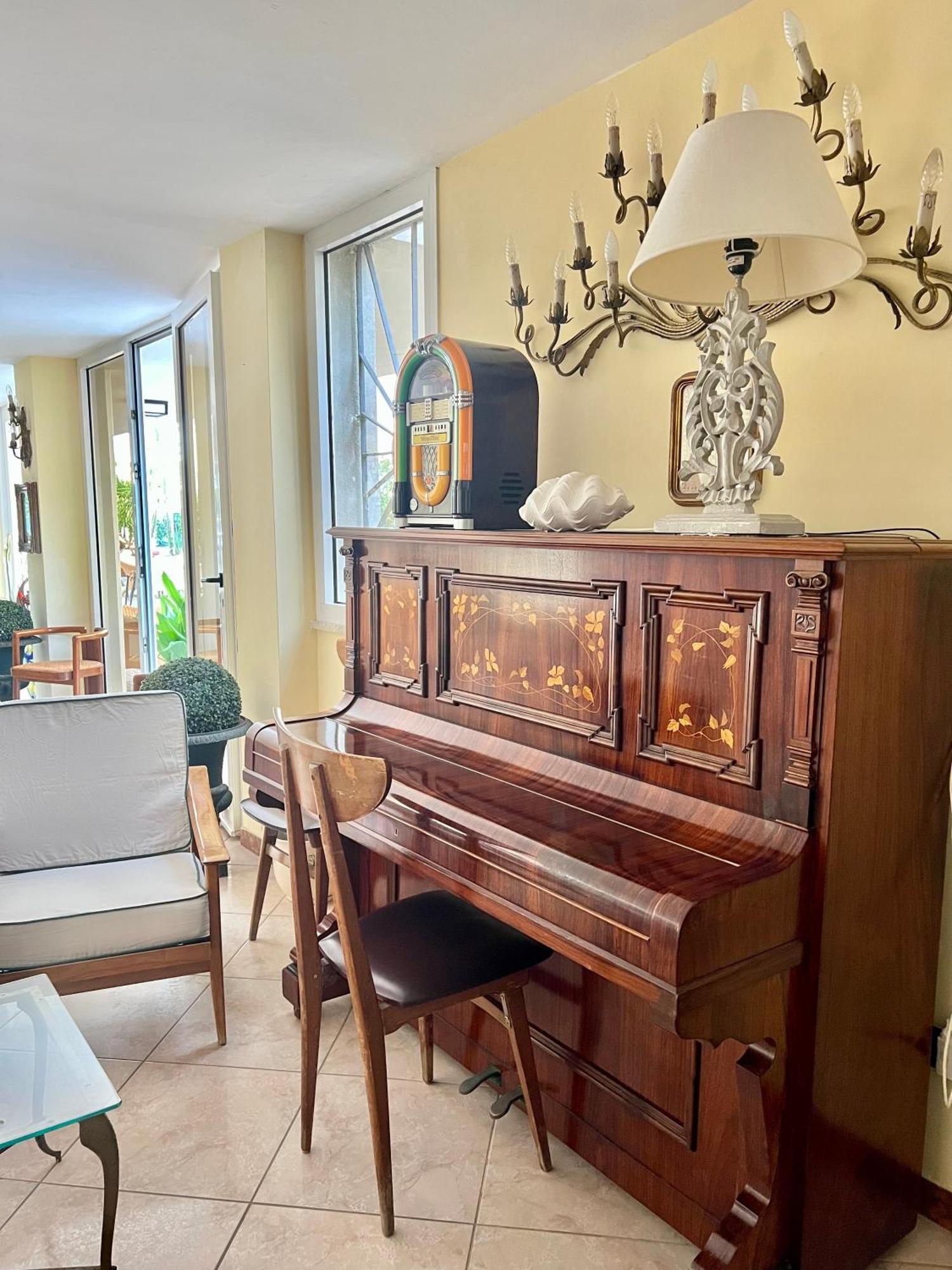 Hotel B&B Montecarlo Милано Мартима Екстериор снимка